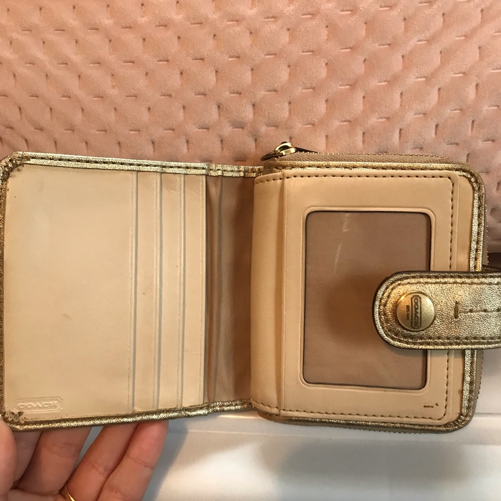 Authentic Coach Zip Wallet - Picture 2 of 4